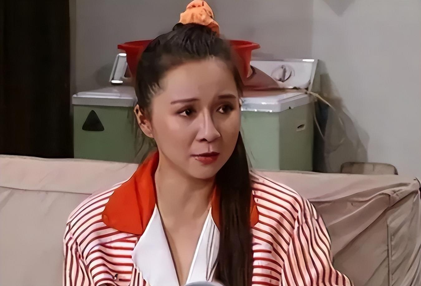 回顾蔡明嫁初恋丁秋星结婚38年生一子如今儿子是她的骄傲