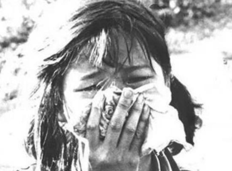 时候都难熬,曾经关系不错的同事现在看自己的眼神中充满了鄙夷和不解