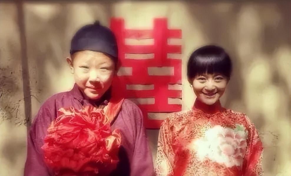 经过几个月的追求,侯祥用真诚打动了赵寅,两人在2013年成功走进了婚姻