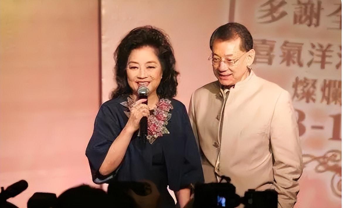 回顾她宁愿离婚也不愿改变中国国籍春晚为她破例74岁仍单身