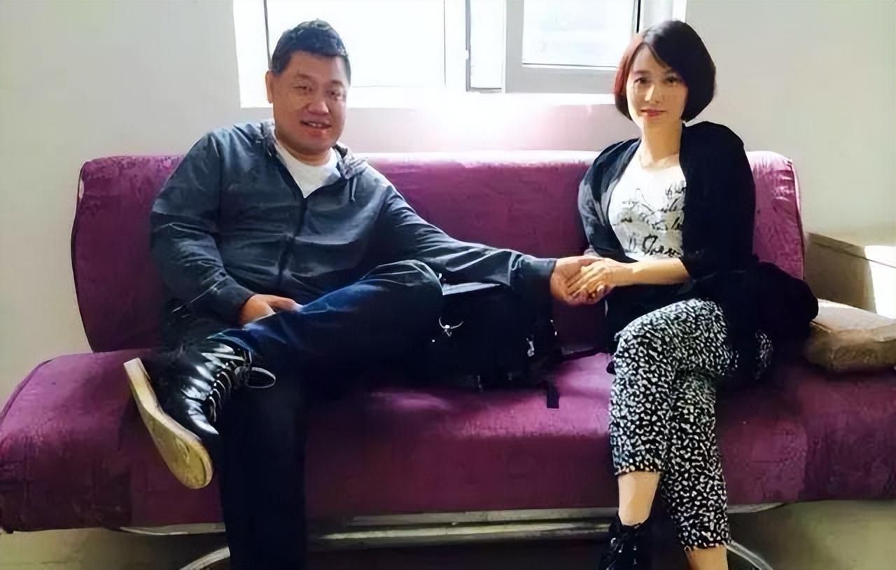 47岁可云现状与导演相识6天闪婚女儿已18岁