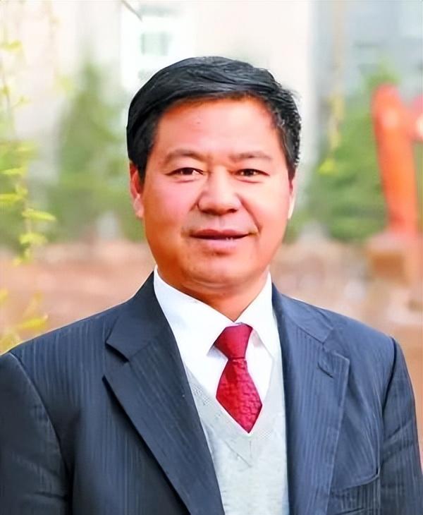 蓝翔校长荣兰祥争夺财产跨省打岳父把三个女儿送监狱