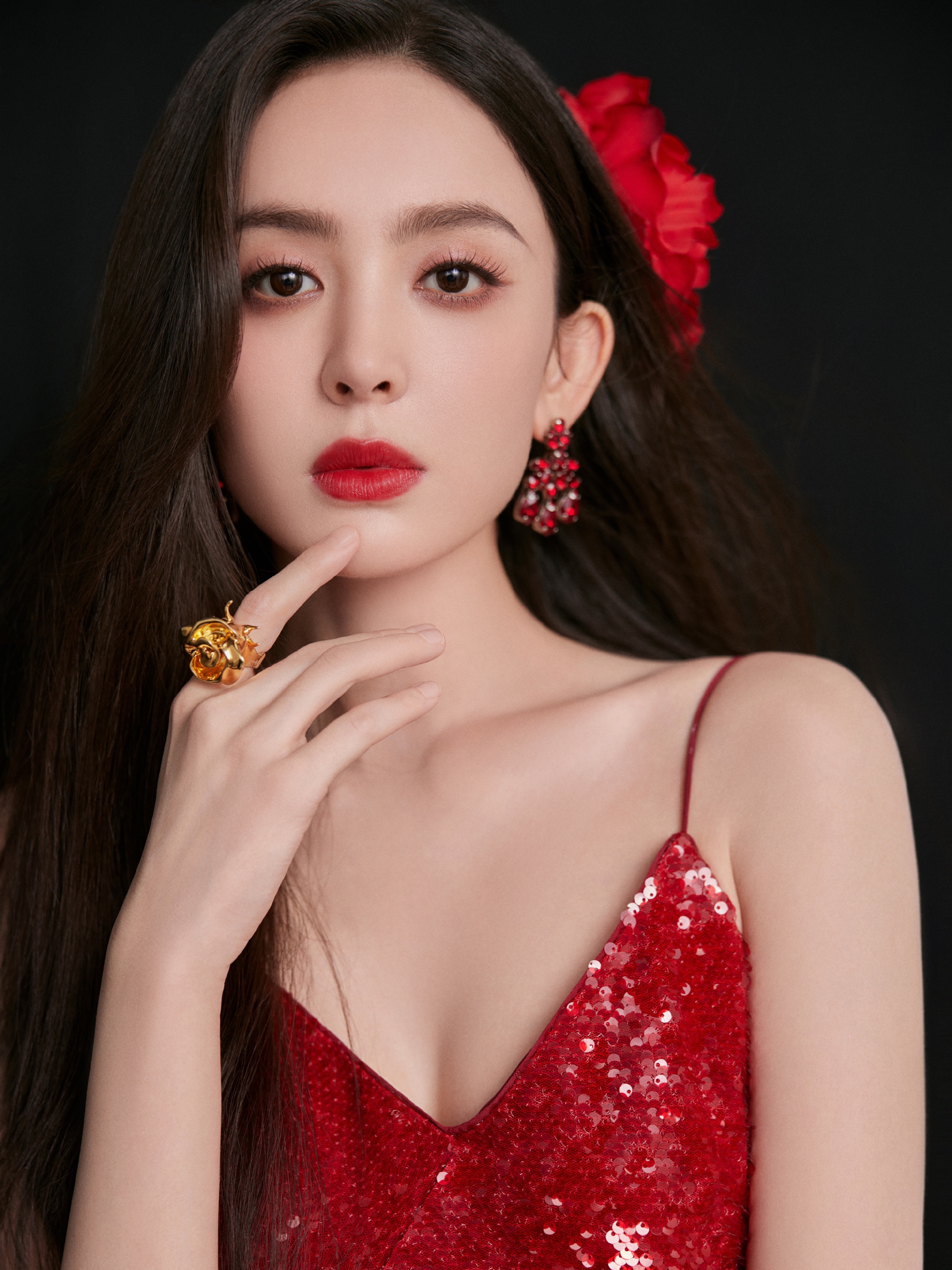 古力娜扎长发红衣造型也太蛊惑人心.@话唠粥粥的动态