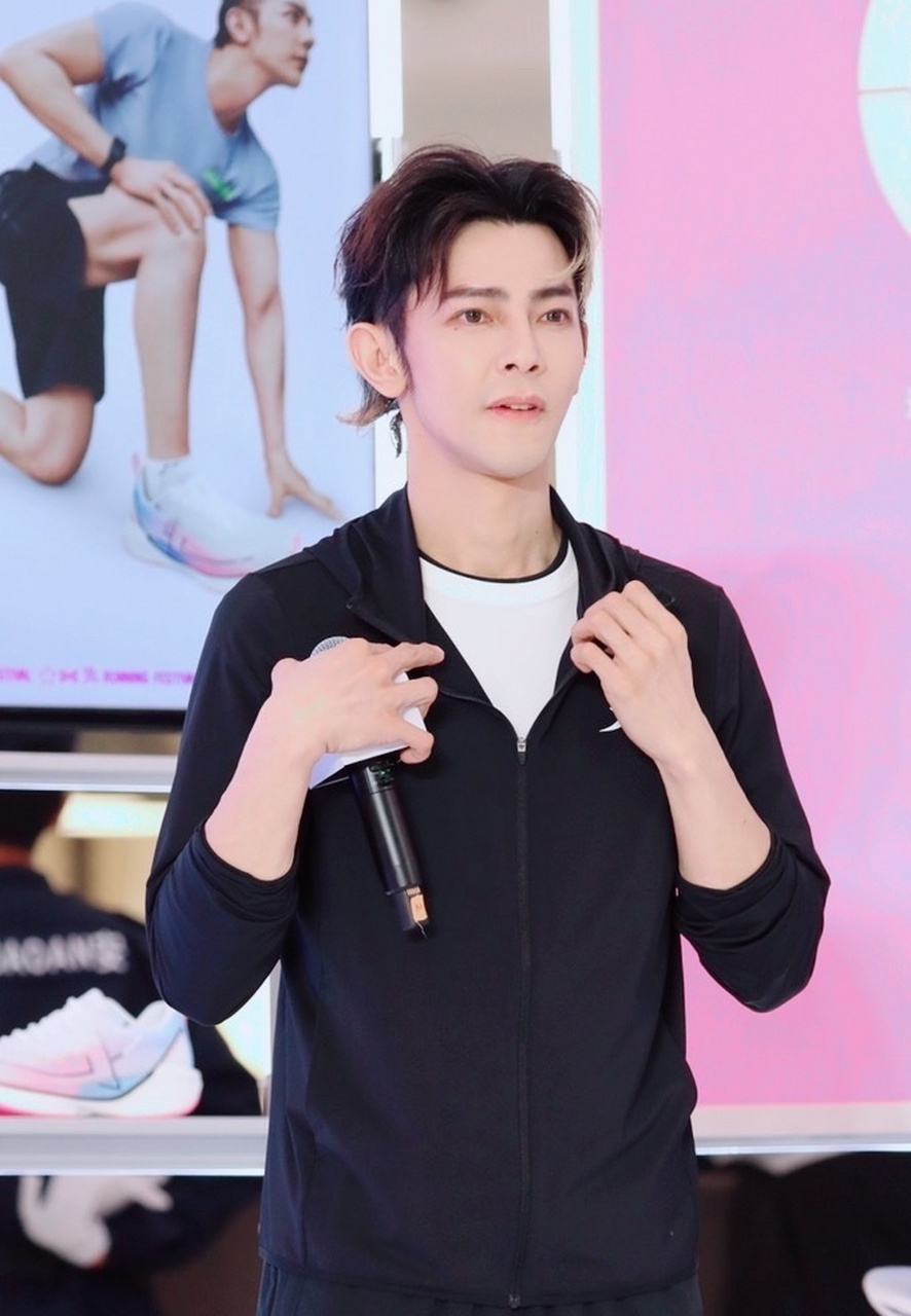 汪东城的逆龄魅力:42岁依旧青春  在娱乐圈中,年龄似乎是一个永恒的