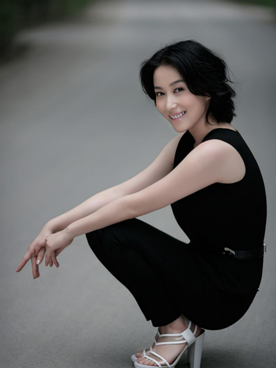 丁柳元,一位独立且才华横溢的艺术家,凭借坚韧不拔的毅力和对艺术的