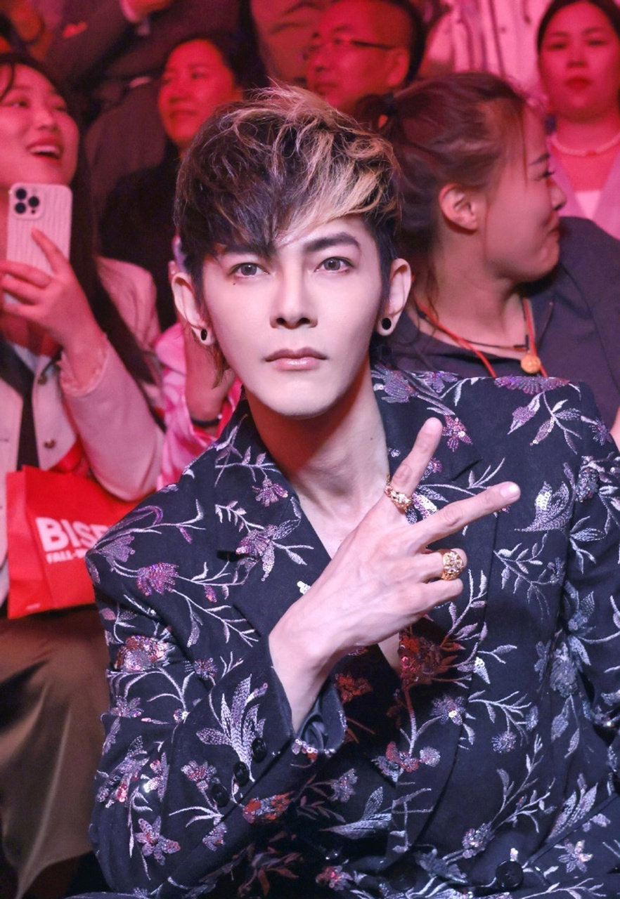 汪东城的逆龄魅力:42岁依旧青春  在娱乐圈中,年龄似乎是一个永恒的