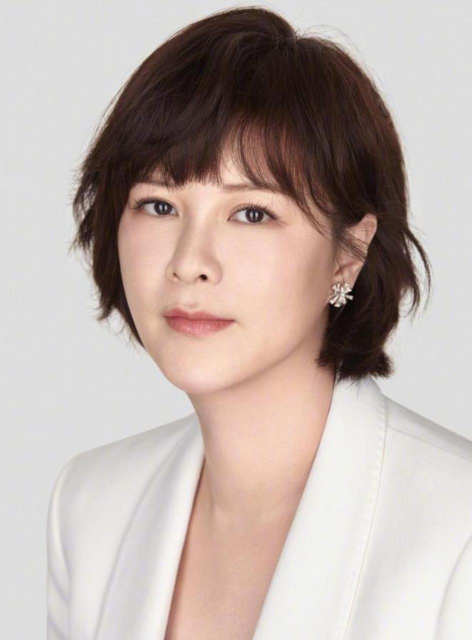 乐华娱乐代表人物杜华(旗下主要艺人韩庚,王一博,吴宣仪,程潇等)在