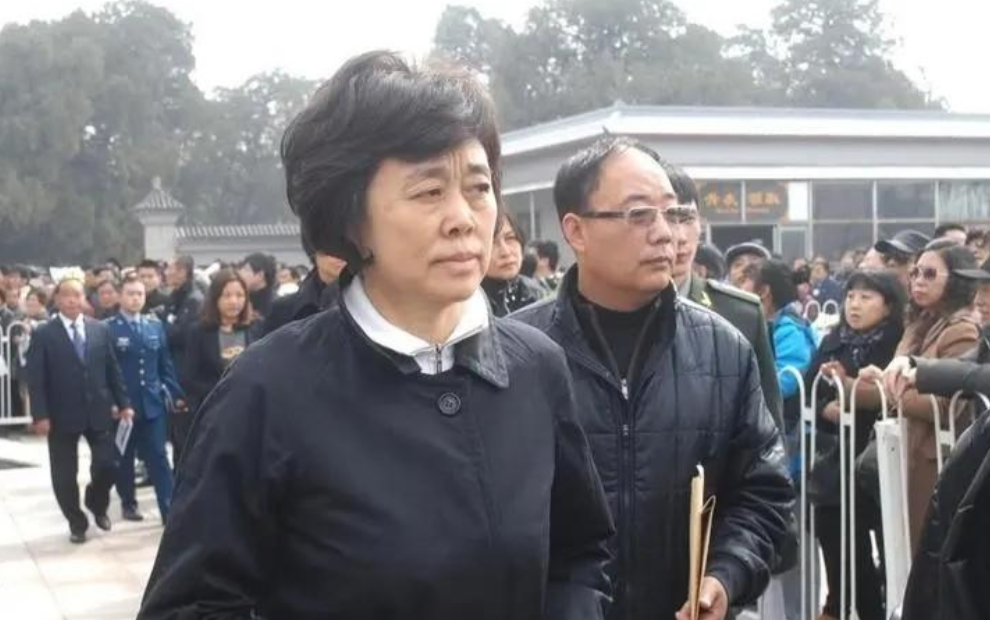 郎平刚进入国家队的时候,孙晋芳就注意到了这个扣球扣的非常凶悍的