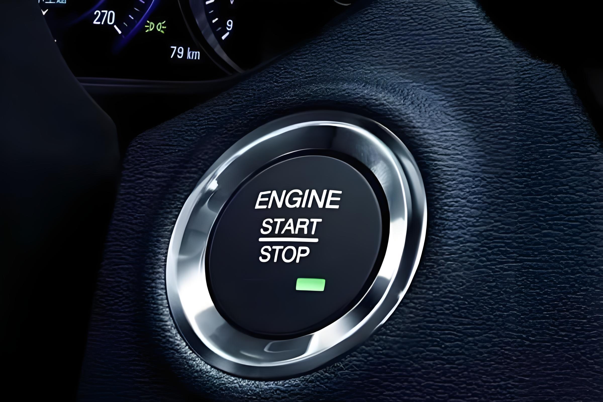 未发现遥控钥匙可放至应急启动处;遥控器没电也可利用线圈感应打火