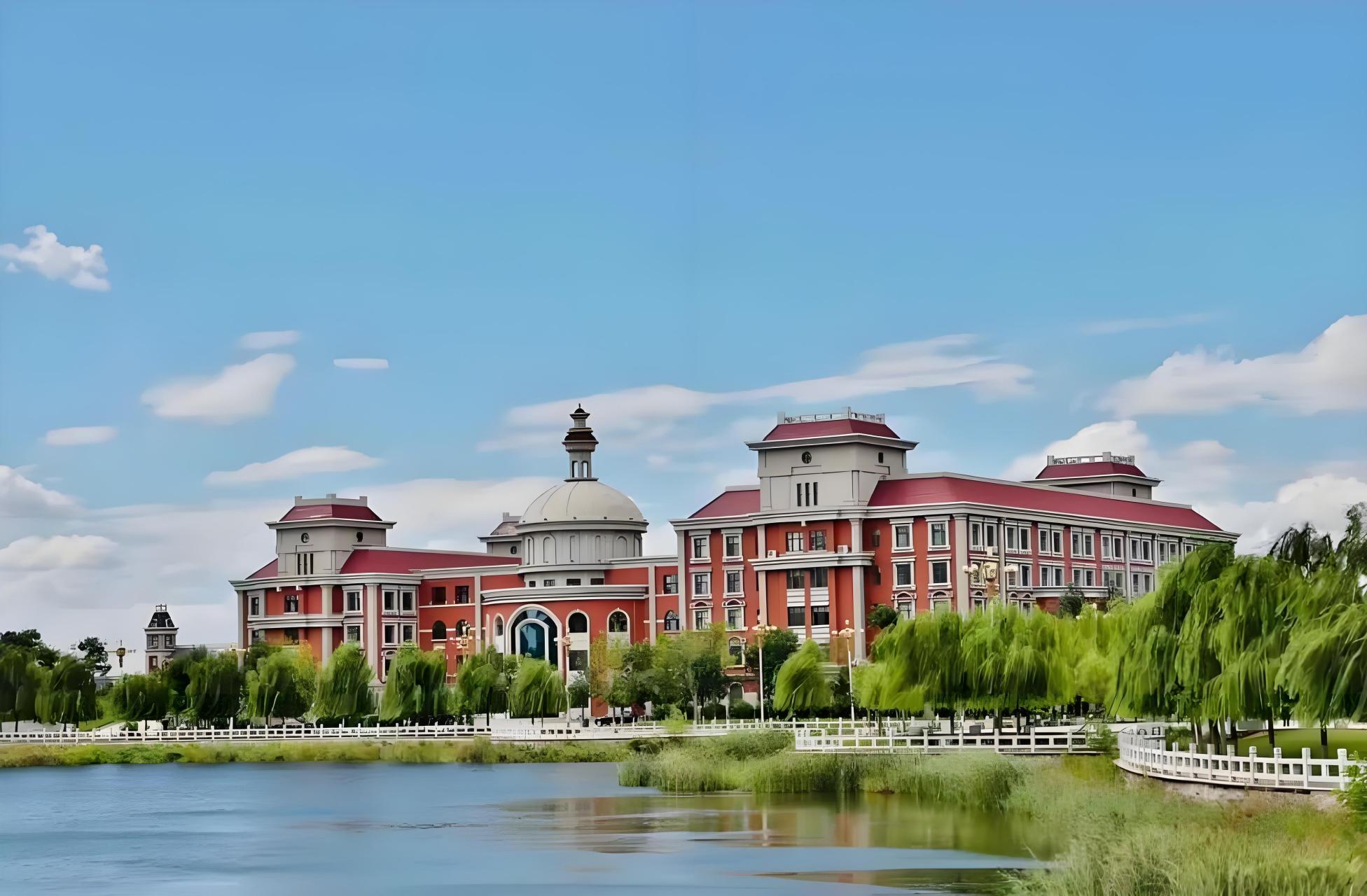 渤海大学是辽宁省锦州市的综合性大学,以文,理,工,管,教等多学科协调