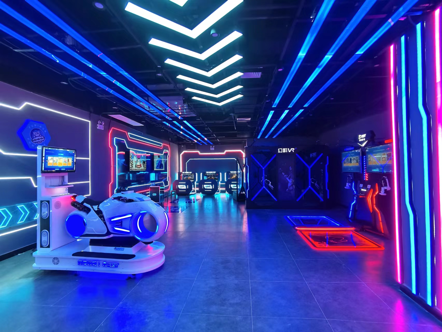 去了vr体验馆才知道还可以这样玩