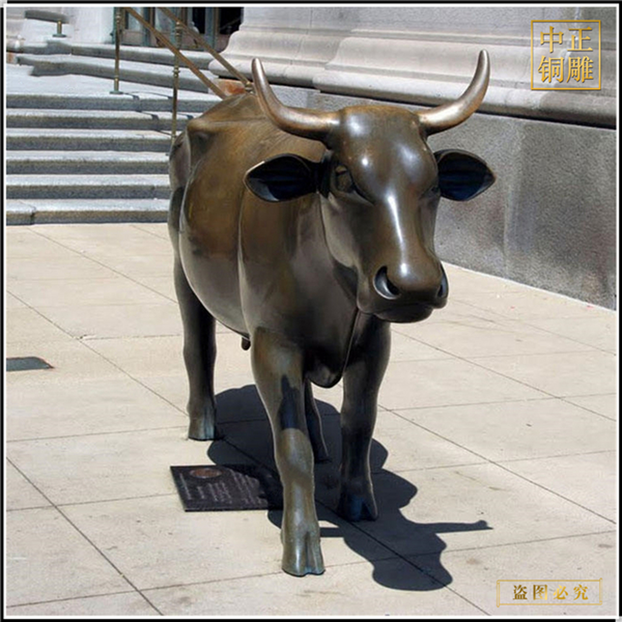 铜牛雕塑摆件融合中西文化,寓意吉祥,勤劳与财富力量.