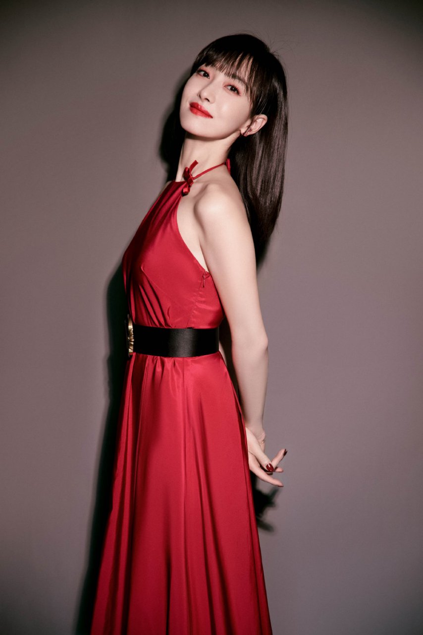 宋茜,一袭红裙