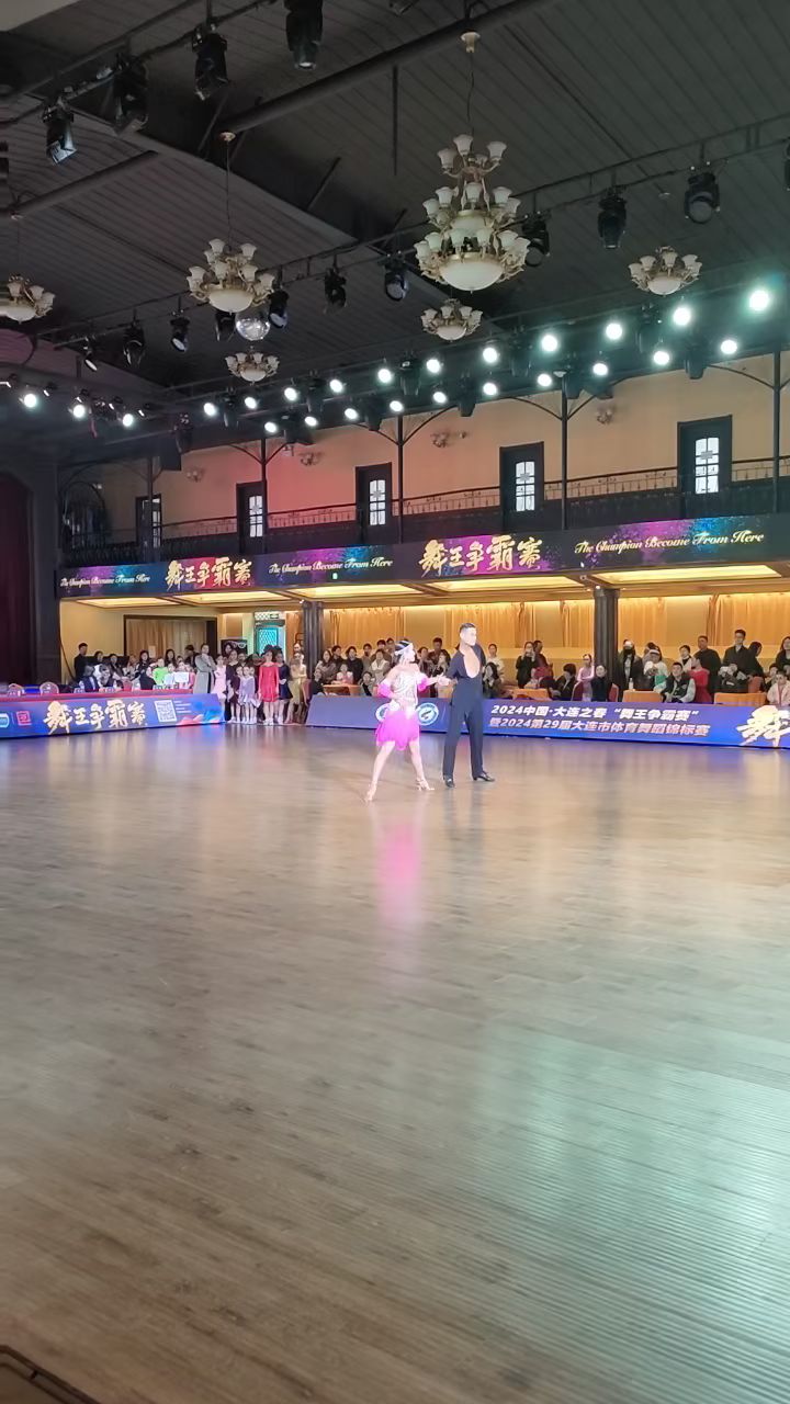 大连国际舞蹈学校的黄冠&董子悦一对优秀的学生!