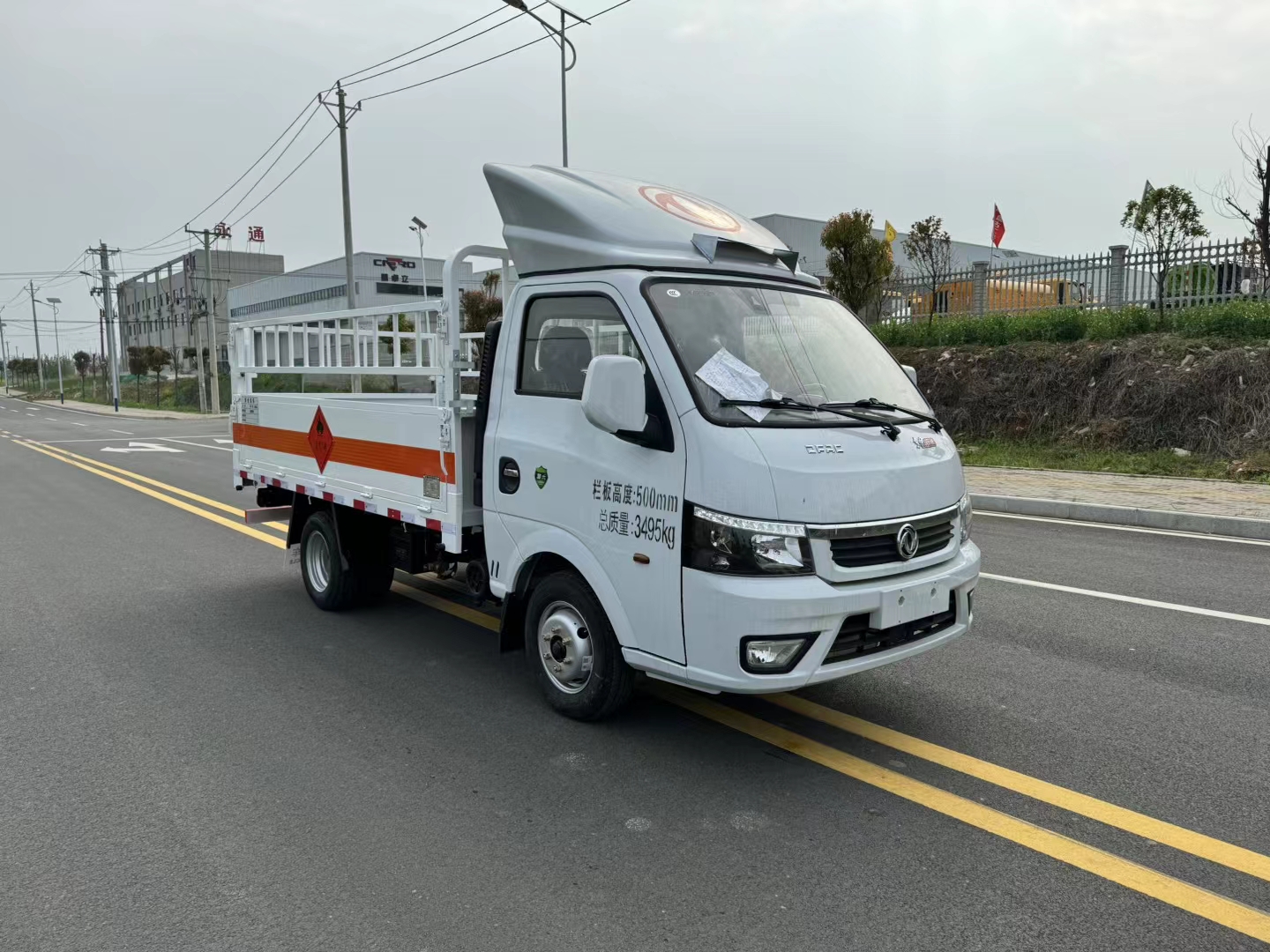 东风途逸汽油气瓶运输车 整车型号 qyy5035tqpca6 厢体尺寸长 3100