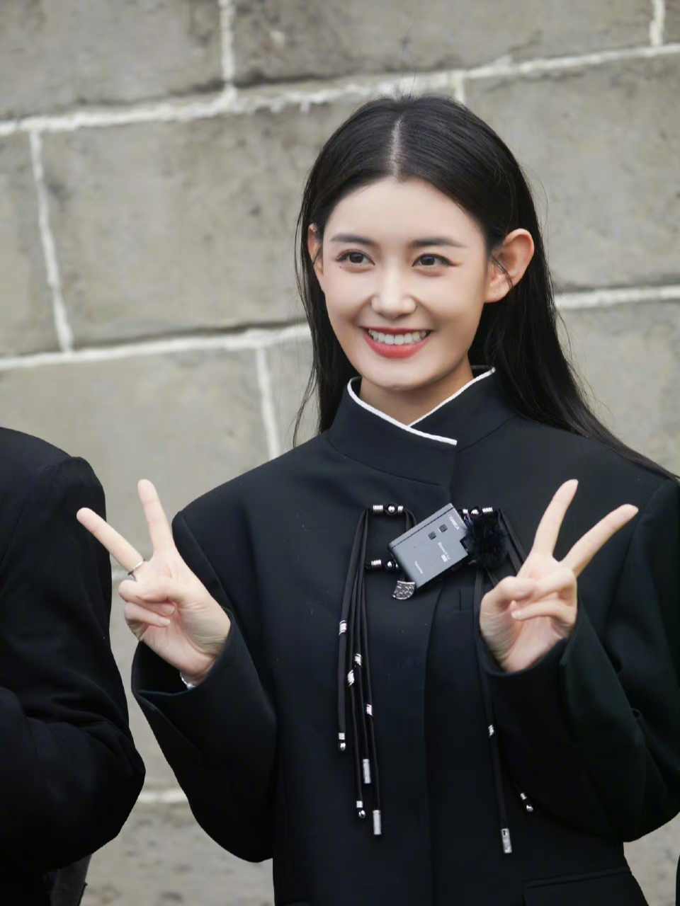 蒋依依穿搭# #蒋依依# 蒋依依一身黑色新中式穿搭,美丽大方