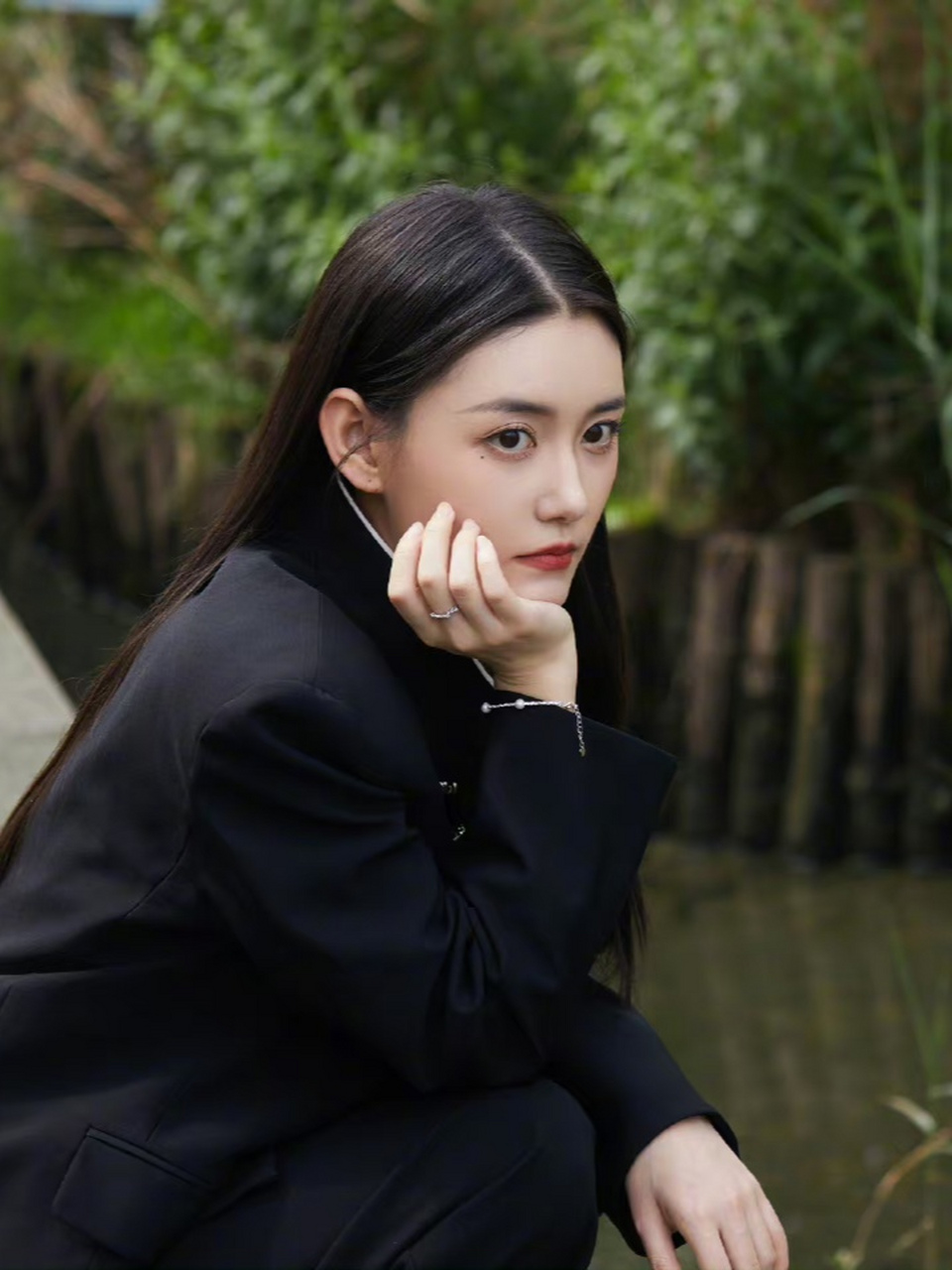 蒋依依穿搭# #蒋依依# 蒋依依一身黑色新中式穿搭,美丽大方