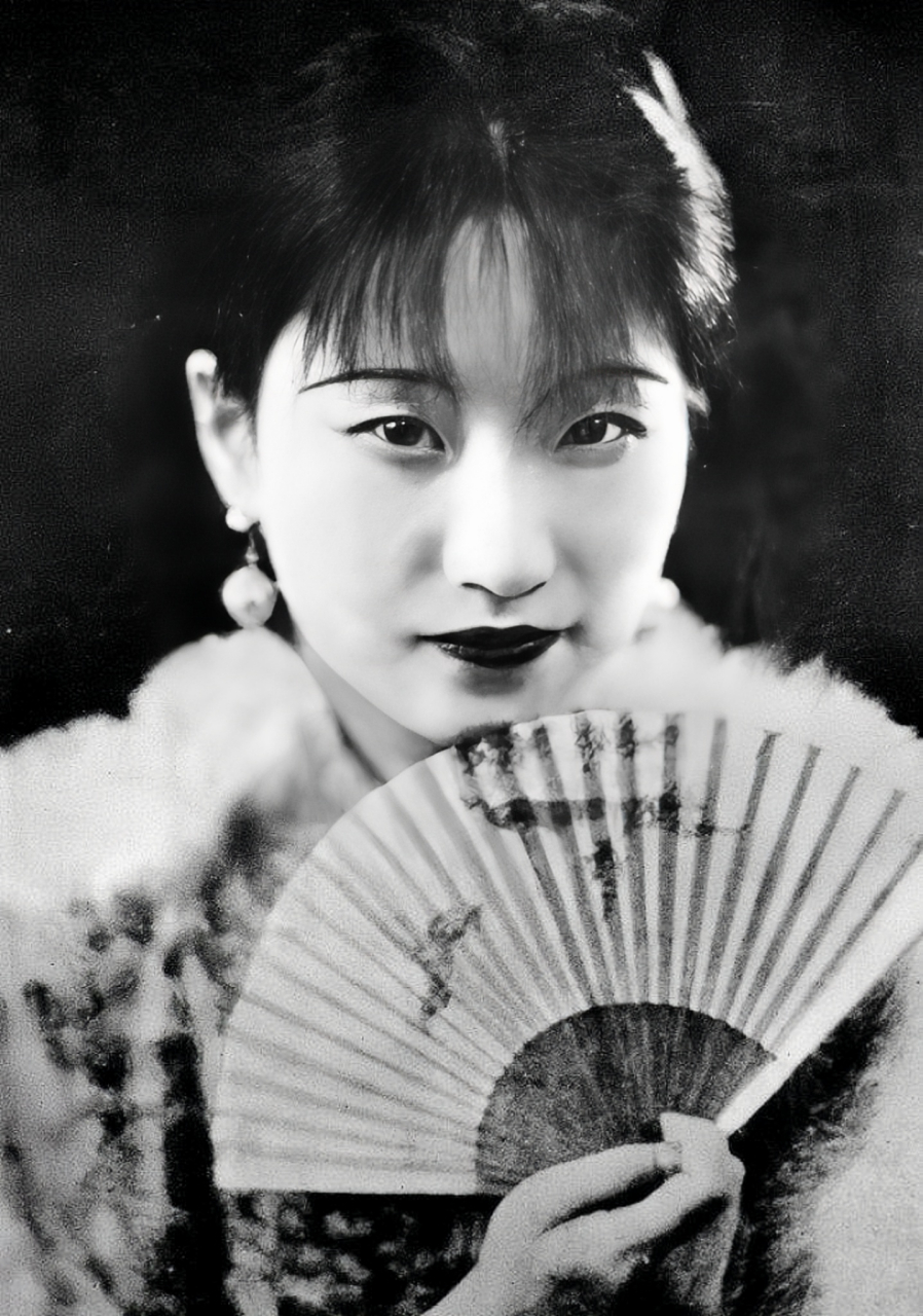 1932年,在徐志摩的葬礼上.@小鱼不想游了的动态