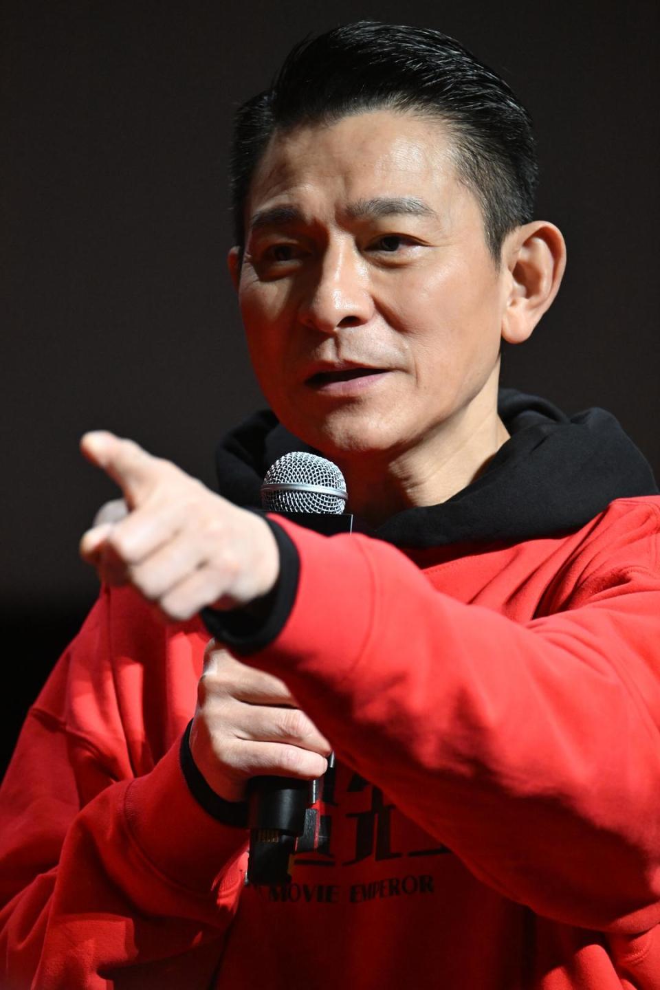 小时候,他是我叔;长大后,我是他叔,岁月只给我留