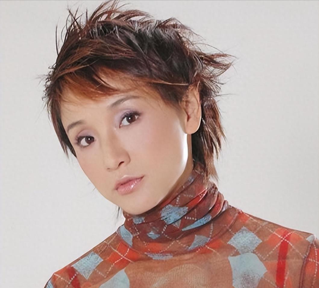 回顾演员孔琳初恋败给蒋雯丽如今仍未婚她的人生真是太苦了