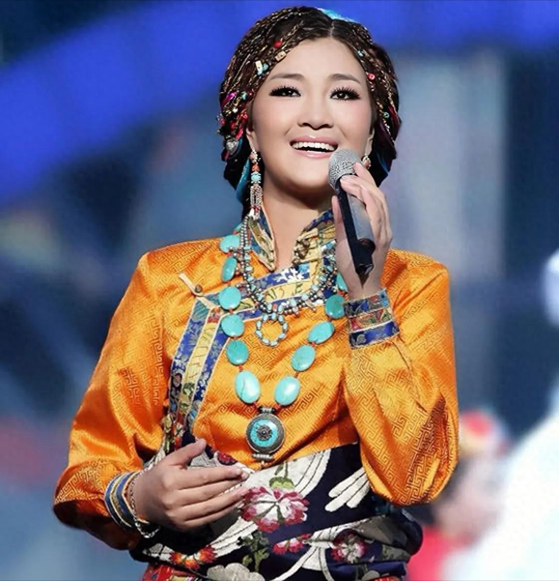 回顾降央卓玛因丈夫高颜值疯狂倒追婚后生3胎如今怎么样了