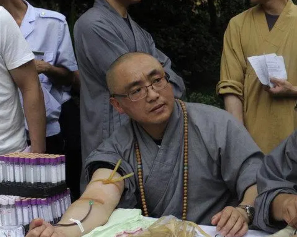 94年江西灭门案凶手潜逃17年混成得道高僧年年向穷人捐款