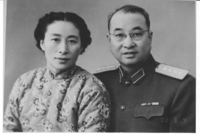 55年新军装设计出现争议陈赓一句话逗笑全场叶帅你这个家伙