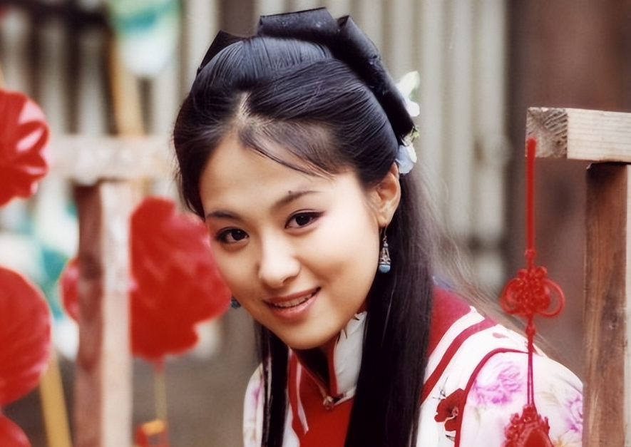 张风情万种的脸,所以在很多影视作品中都会打造如李天骄这样的"人设"