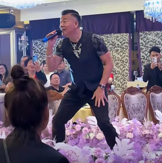 回顾香港8位过气艺人囧况卑微求工作四处走穴哭诉欠债6位数