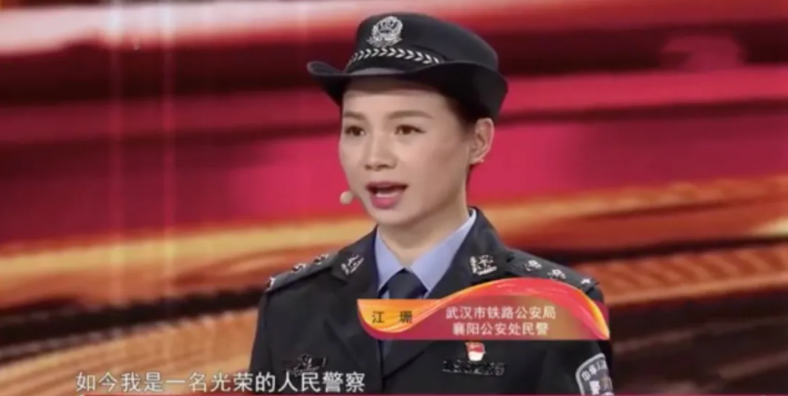 1998年特大洪水中7岁女孩抱树9小时后获救小女孩长大后怎样了