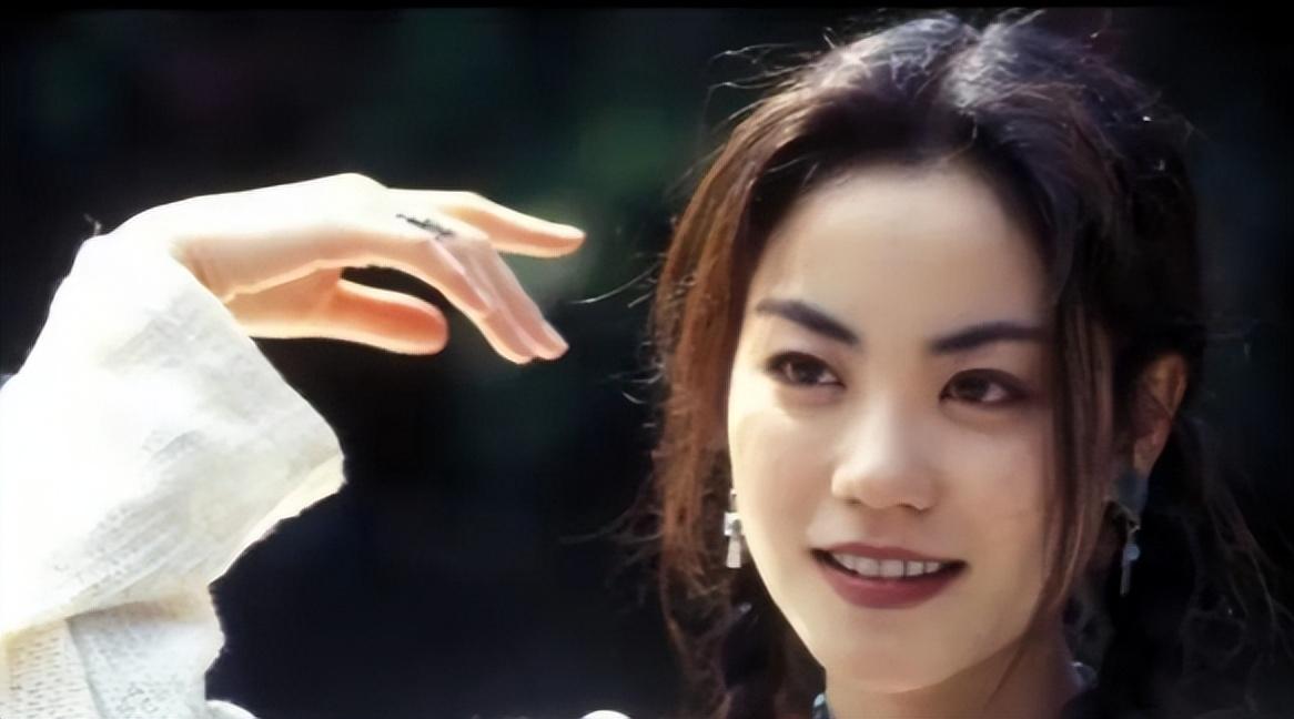 回顾自古塌鼻出美人这10位女星个个惊艳有人曾靠鼻子美出圈