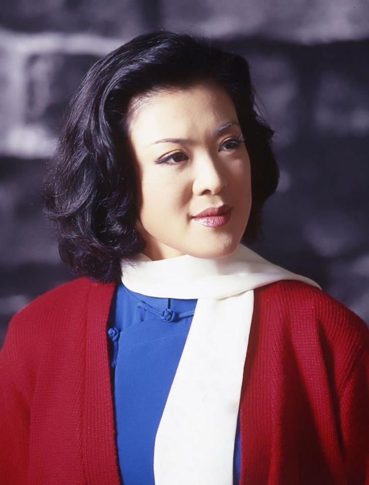 作为我国非常优秀的一位女高音歌唱演员著名歌唱家万山