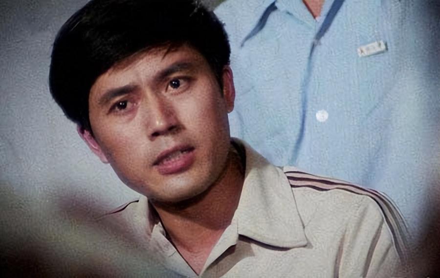 而谁又能想到现实中的"魏光雄"不仅深情且专一,就算用500块钱也得向