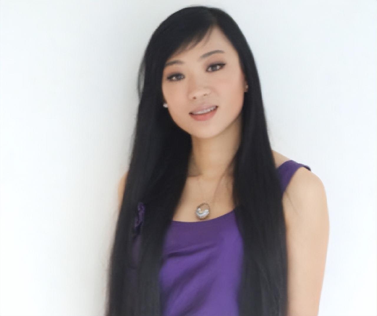 一个普通小职员,连房子都是按揭的,每天在群里女人的刺激下,王佳的