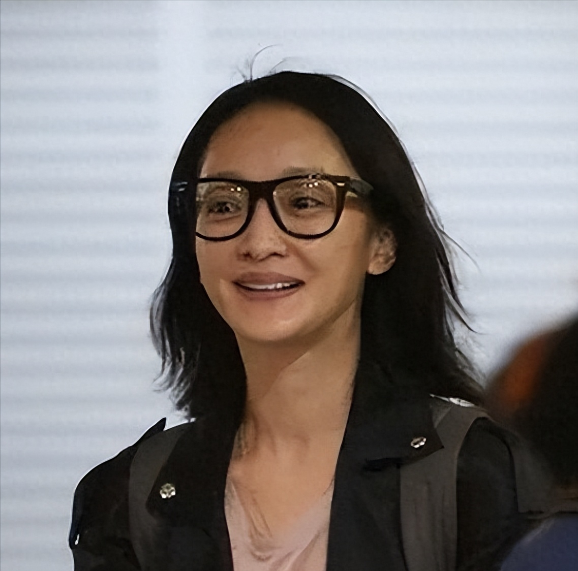 镜头前美若天仙真人黑瘦干瘪这9位上镜脸的女星反差好大