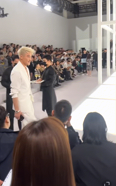 爱马仕大秀胡兵王阳都垮了水哥竟压住了造型段奕宏不社恐了