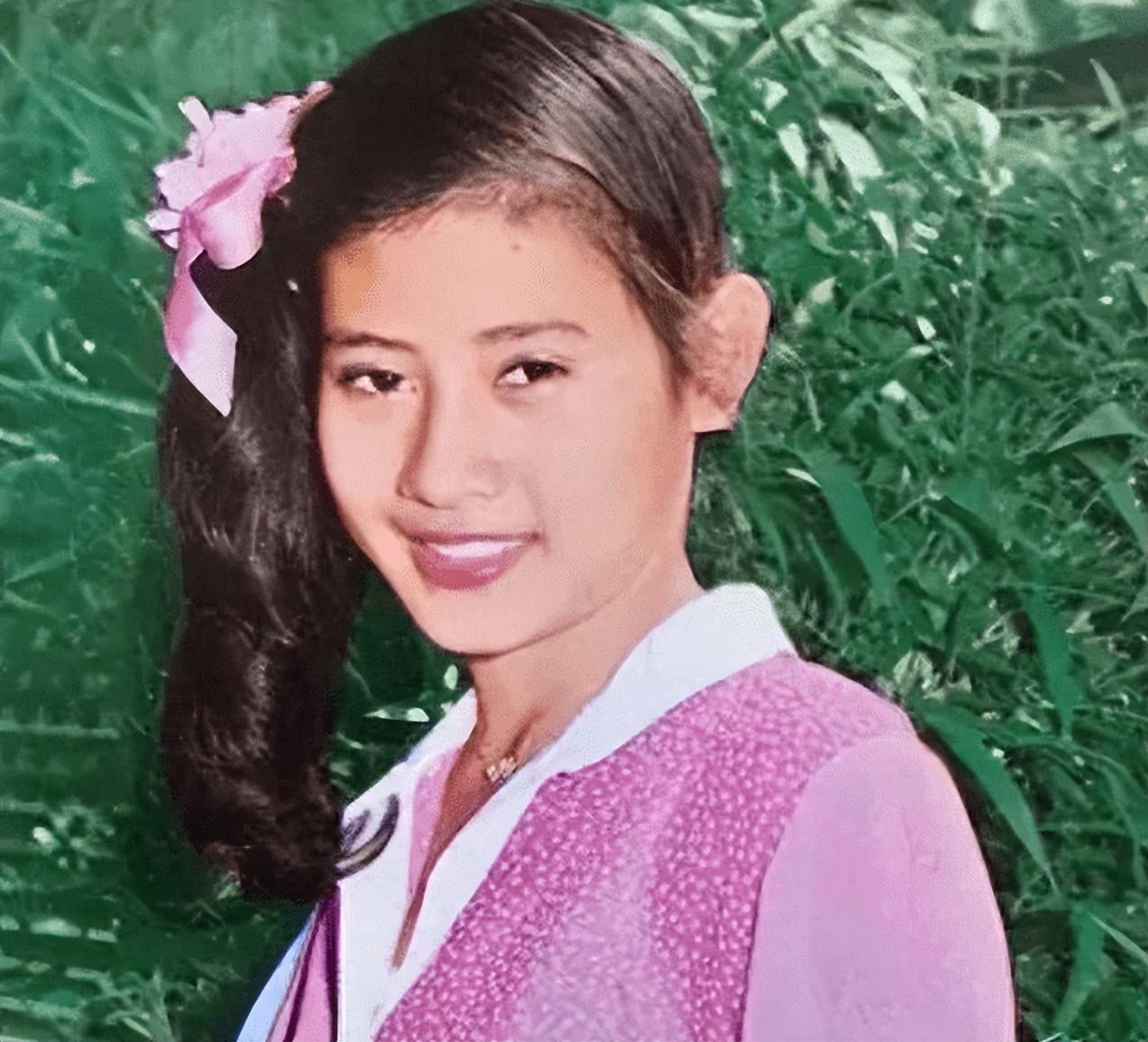 得到这个消息的颂莎瓦丽,直接选择了与玛哈分居 ,出家到佛门常伴青灯