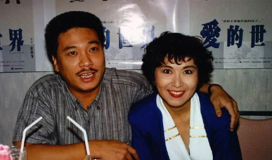 吴孟达把全部的遗产一分为二,一半给妻子侯珊燕,另一半给五个孩子均分