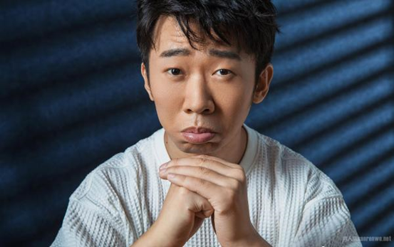 他和自己的室友周翔宇组成了名为"羌族双煞"的双人组合.