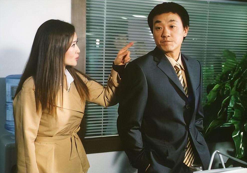 而是在快30岁的时候,因为一段饭何冰被他老婆突如其来的"求婚"了