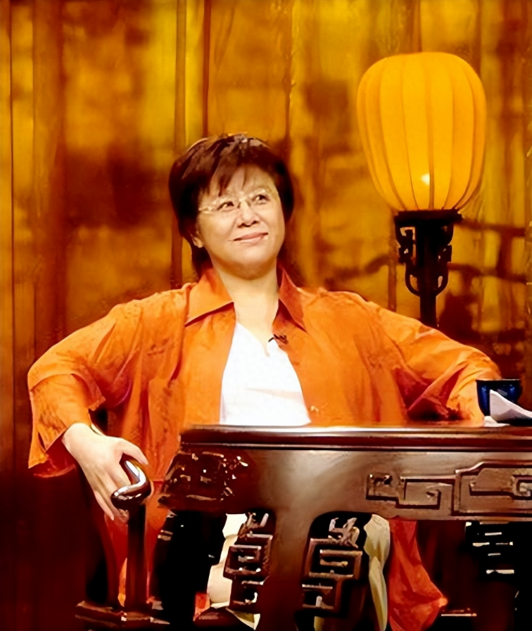 回顾导演娄乃鸣嫁小7岁丈夫患乳腺癌乳房遭切除如今怎样了