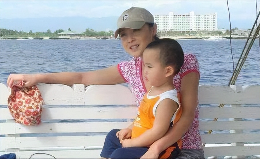 刘蓓三婚携子再嫁前夫亲儿子是她的骄傲明星继子让她烦恼