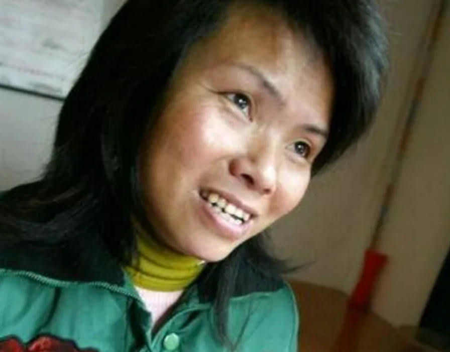 回顾浙江首位变性人雷晓晨06年当妈妈如今夫妻恩爱女儿孝顺