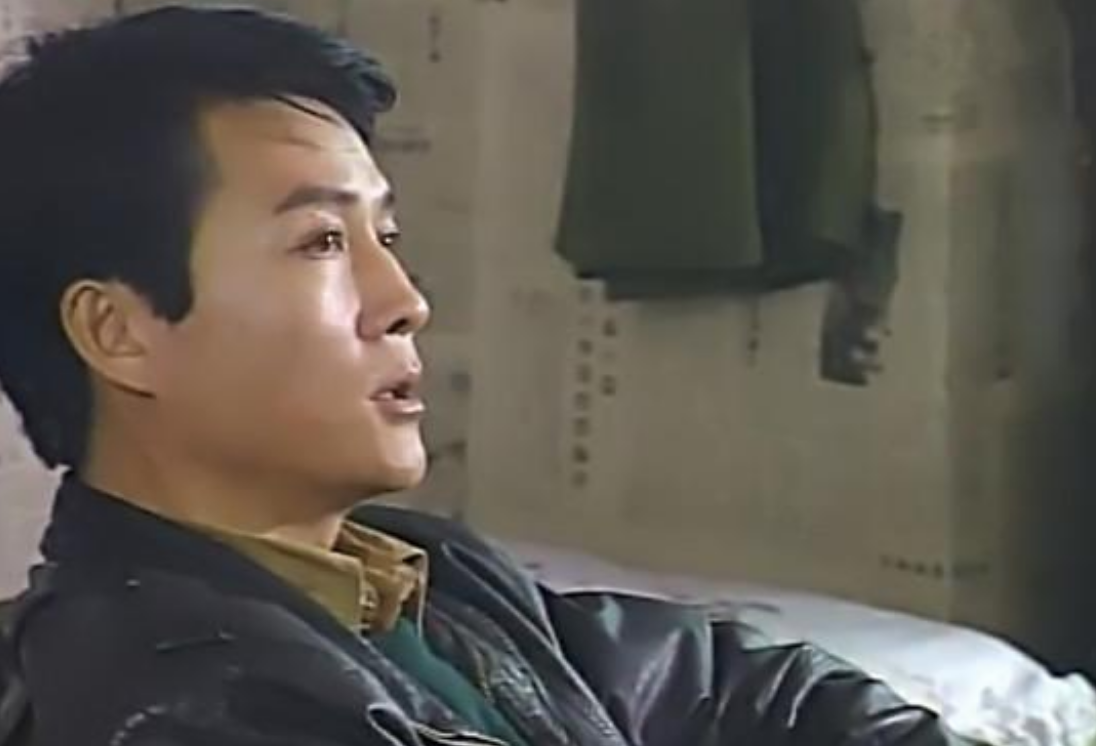 同父母不同命的两兄弟哥哥26年前凭一剧走红弟弟却当红时离世