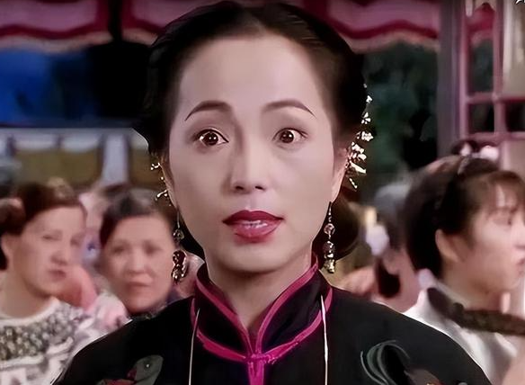 苑琼丹41岁嫁入豪门60岁直播带货今被菲律宾封为公主