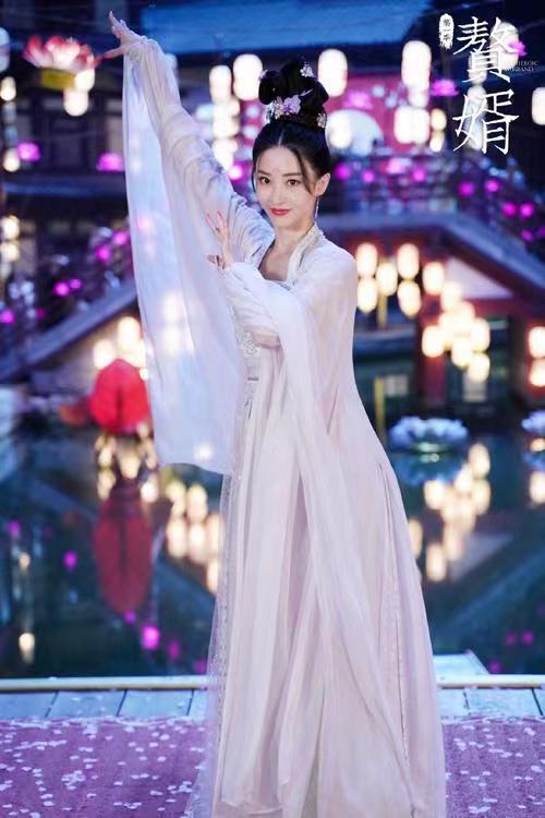 演完《与凤行》演《承欢记》,出场就被骂的她,会被杨紫带火吗?