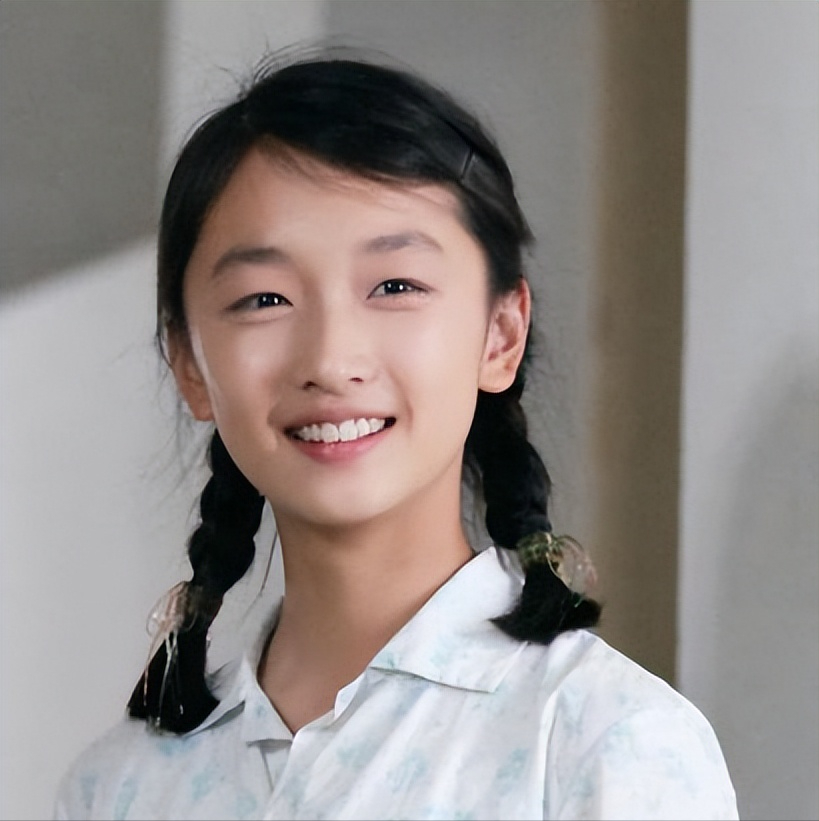 回顾扎双麻花辫让人眼前一亮的只服这几位辨识度高还灵气逼人