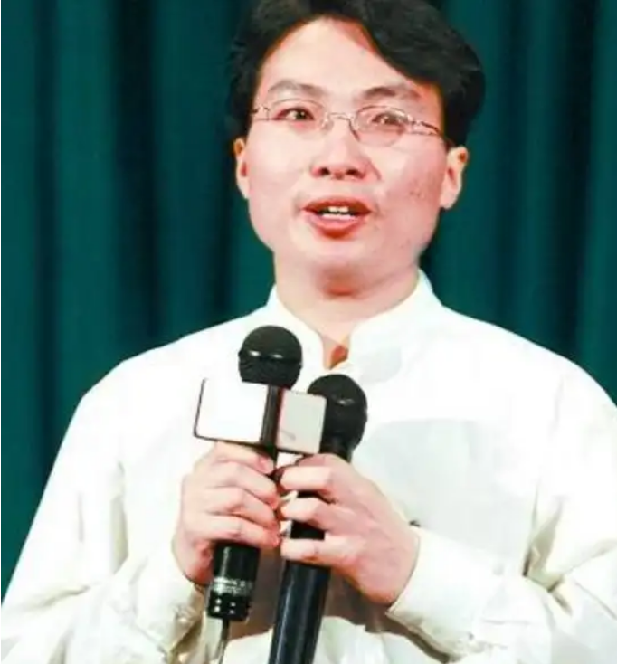 回顾那个带着妹妹上大学感动全中国的洪战辉后来怎么样了