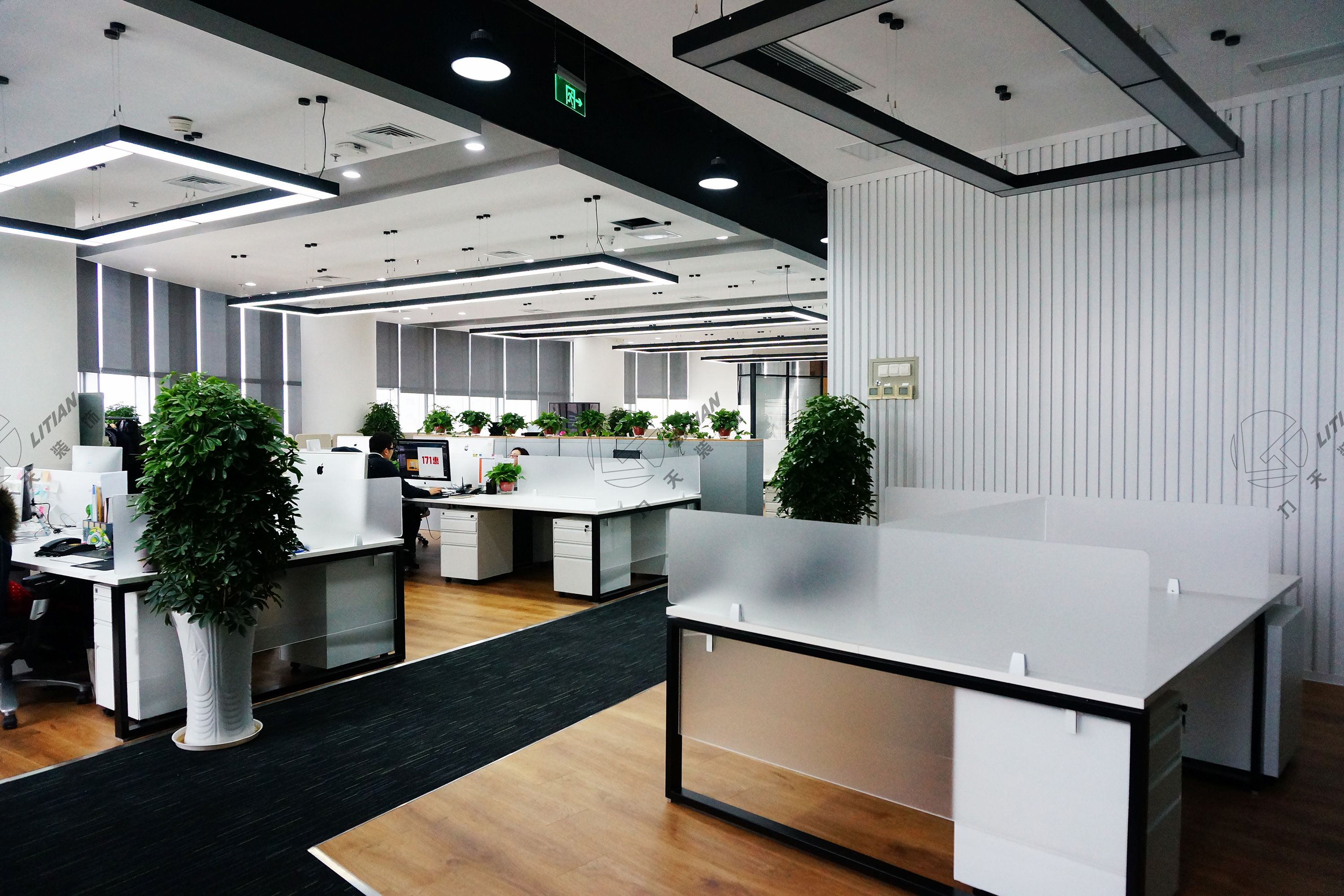 简约大气的办公室装修效果欣赏