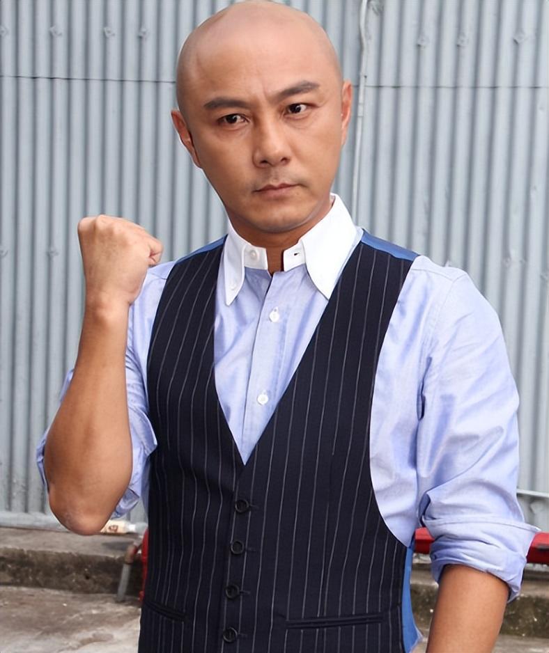 回顾过气艺人的残酷真相在58岁的张卫健身上展现得淋漓尽致